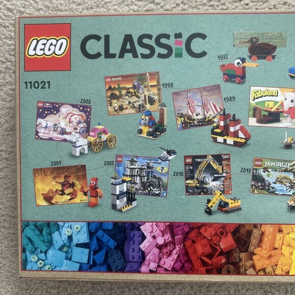 Lego Classic 90 Years of Play! Set # 11021 Sealed NEW 1100 pieces Retired Set - Picture 9 of 10